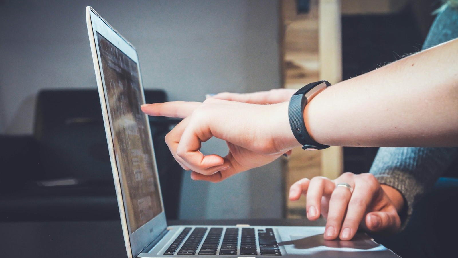 Finanzgenies Kontakt – persönlich oder digital